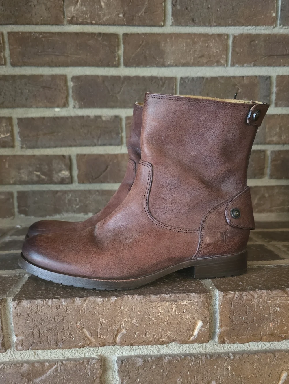 FRYE Brown Leather Ankle Boots Women's Size 8B Back Zipper Snap Flaps